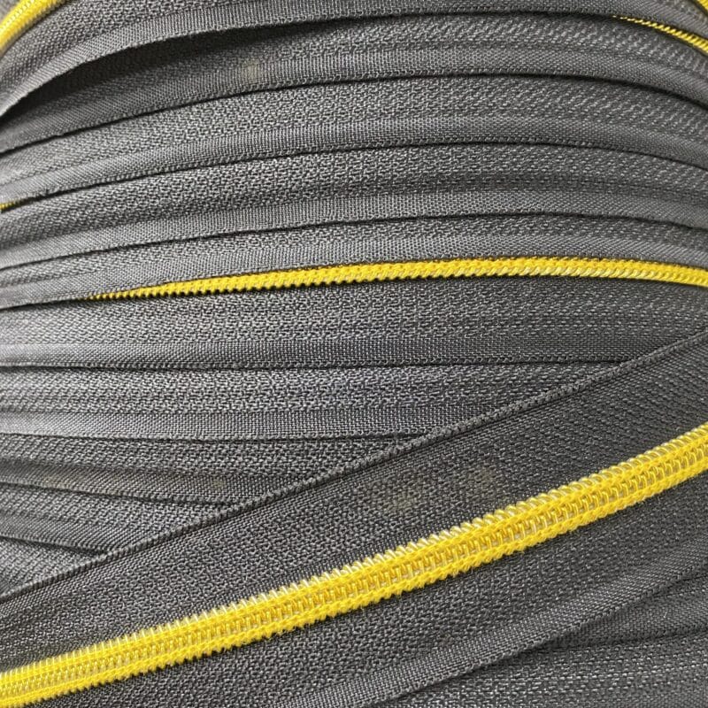 Cremallera YKK Vislon De 26 Pulgadas ~ Plástico Moldeado YKK #5 ~ Separación - 580 Negro (1 Cremallera/paquete